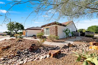 2556 Collinsville Drive, Henderson, NV 89052 Front of Structure