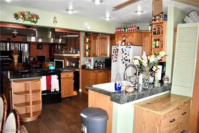 1109 Fay Boulevard, Las Vegas, NV 89108 Kitchen