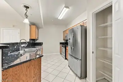 5855 Valley Drive 1017, North Las Vegas, NV 89031 Kitchen