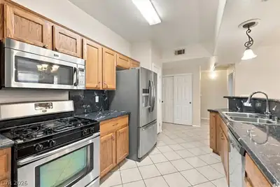 5855 Valley Drive 1017, North Las Vegas, NV 89031 Kitchen