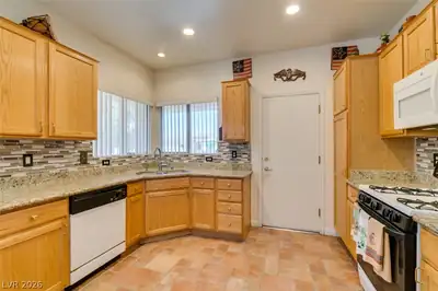 573 Carmel Mesa Drive, Henderson, NV 89012 Kitchen