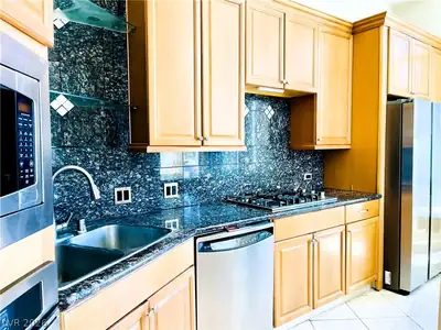 360 East Desert Inn Road 507, Las Vegas, NV 89109 Kitchen