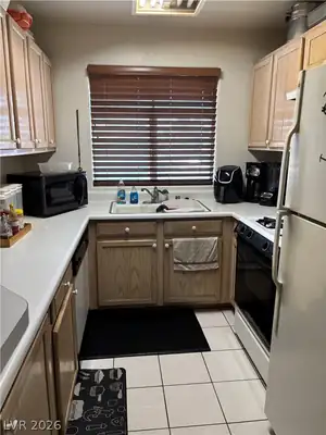 4320 West LakeMead Boulevard 202, Las Vegas, NV 89108 Kitchen