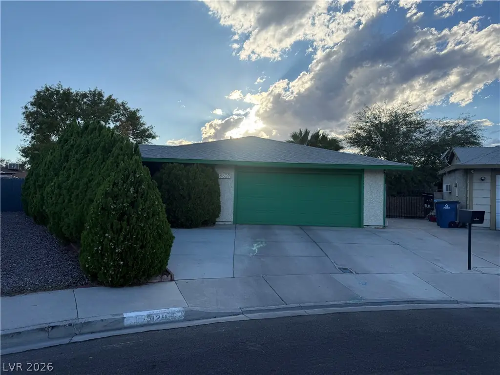 5829 Halfmoon Way, Las Vegas, NV 89108