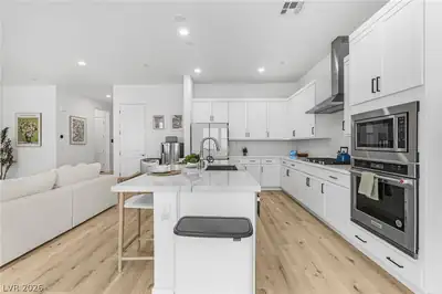 8935 Cassia Winds Street, Las Vegas, NV 89166 Kitchen