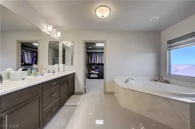 9738 Golden Thread Court, Las Vegas, NV 89141 Primary Bathroom