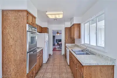 1517 Bryn Mawr Avenue, Las Vegas, NV 89102 Kitchen