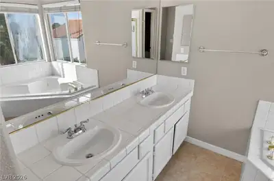 1840 Shirewick Drive, Las Vegas, NV 89117 Primary Bathroom