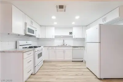 6633 West Tropicana Avenue 101, Las Vegas, NV 89103 Kitchen