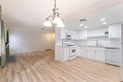 6633 West Tropicana Avenue 101, Las Vegas, NV 89103 Kitchen