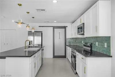 1504 Banner Circle, Las Vegas, NV 89102 Kitchen