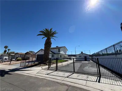 500 Grimsby Avenue, Henderson, NV 89014 Front of Structure