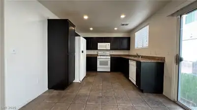 7425 Mojave Canyon Street, Las Vegas, NV 89139 Kitchen