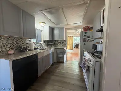 260 Ellendale Street, Pahrump, NV 89048 Kitchen
