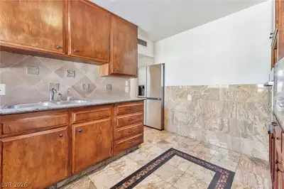 1809 East Saint Louis Avenue, Las Vegas, NV 89104 Kitchen
