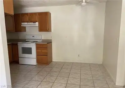 4955 JEFFREYS Avenue 710, Las Vegas, NV 89119 Kitchen