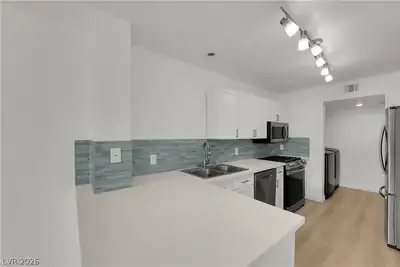 7620 Bauble Avenue, Las Vegas, NV 89128 Kitchen