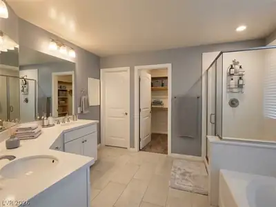 2926 Tremont Avenue, Henderson, NV 89052 Primary Bathroom