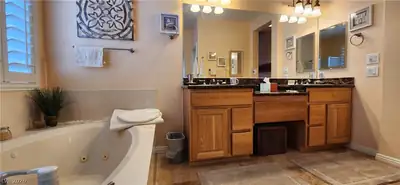 4464 Largo Cantata Street, Las Vegas, NV 89135 Primary Bathroom
