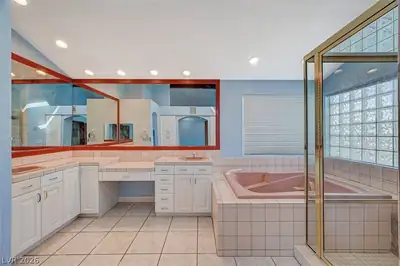 5124 Casco Way, Las Vegas, NV 89107 Primary Bathroom