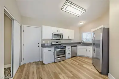 4707 Checker Way, North Las Vegas, NV 89031 Kitchen