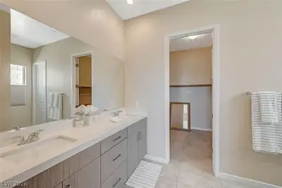 10124 Meandering Dell Avenue, Las Vegas, NV 89166 Primary Bathroom