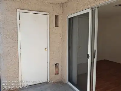 4718 West Twain Avenue B, Las Vegas, NV 89103 Patio