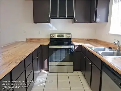 4718 West Twain Avenue B, Las Vegas, NV 89103 Kitchen