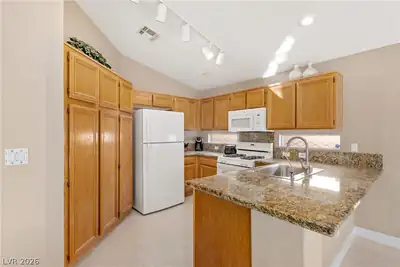 2555 Sundew Avenue, Henderson, NV 89052 Kitchen