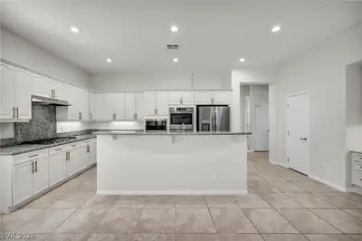 7904 Roxburgh Castle Avenue, Las Vegas, NV 89117 Kitchen