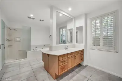 7904 Roxburgh Castle Avenue, Las Vegas, NV 89117 Primary Bathroom