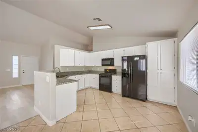 124 Grandview Drive, Henderson, NV 89002 Kitchen