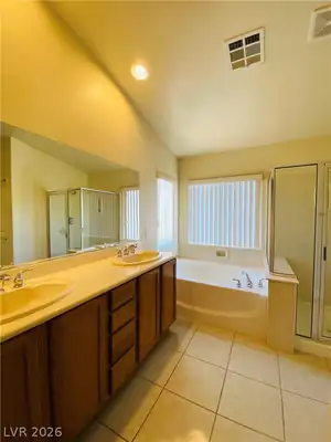 7020 Somera Way, Las Vegas, NV 89113 Primary Bathroom