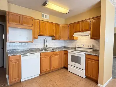 6220 Bourbon Way, Las Vegas, NV 89107 Kitchen