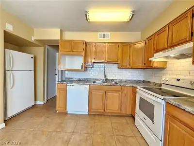 6220 Bourbon Way, Las Vegas, NV 89107 Kitchen