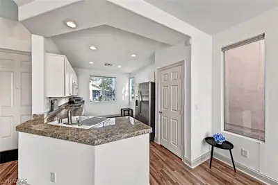 5611 Aurora Crest Avenue, Las Vegas, NV 89139 Kitchen