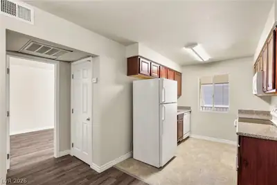 5163 Indian River Drive 220, Las Vegas, NV 89103 Kitchen