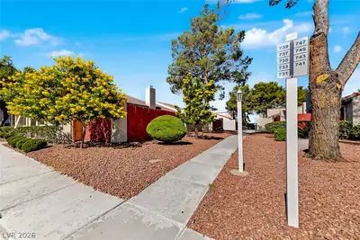 737 Heritage Vista Avenue, Henderson