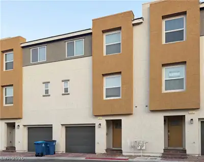10079 Vibrant Moon Avenue, Las Vegas