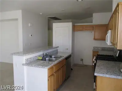 8298 Gilded Crown Court, Las Vegas, NV 89117 Kitchen