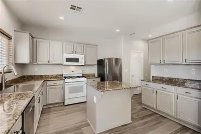 11698 AUTUNNO Street, Las Vegas, NV 89183 Kitchen