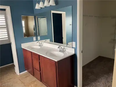 7012 Delta Falls Street, Las Vegas, NV 89166 Primary Bathroom