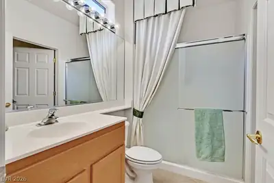 2162 Maple Heights Court, Henderson, NV 89052 Primary Bathroom