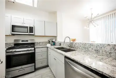 4947 Strauss Drive, Las Vegas, NV 89146 Kitchen