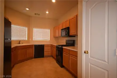 8036 Gallagher Island Street, Las Vegas, NV 89143 Kitchen