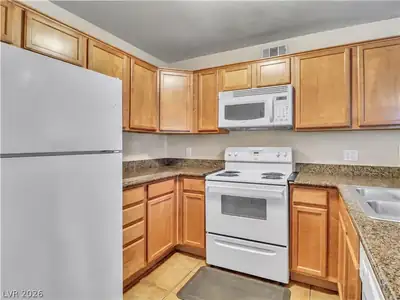 3145 East Flamingo Road 2129, Las Vegas, NV 89121 Kitchen