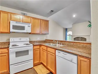 3145 East Flamingo Road 2129, Las Vegas, NV 89121 Kitchen