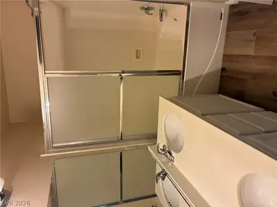 8031 Palace Monaco Avenue, Las Vegas, NV 89117 Primary Bathroom