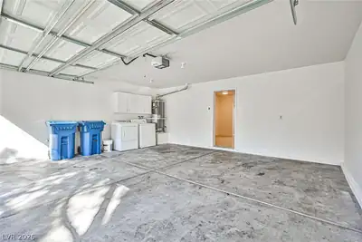 5586 Stomping Boots Avenue, Las Vegas, NV 89118 Garage