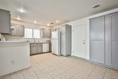 5586 Stomping Boots Avenue, Las Vegas, NV 89118 Kitchen